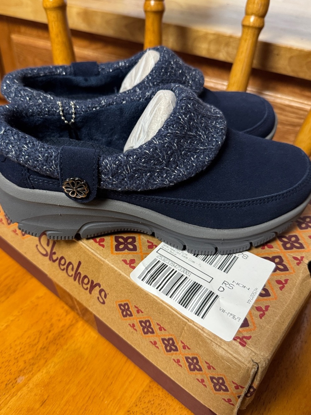 Skechers NWB 5M Navy Blue Slip-On water repellent memory foam suede Cozy clogs